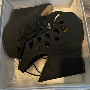 Soda black tie wedges